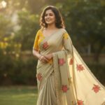 ফ্লোরাল এম্ব্রয়ডারি ও মিরর বর্ডার অর্গানজা/জর্জেট শাড়ি